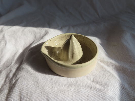 Lemon Juicer: Almond Spice