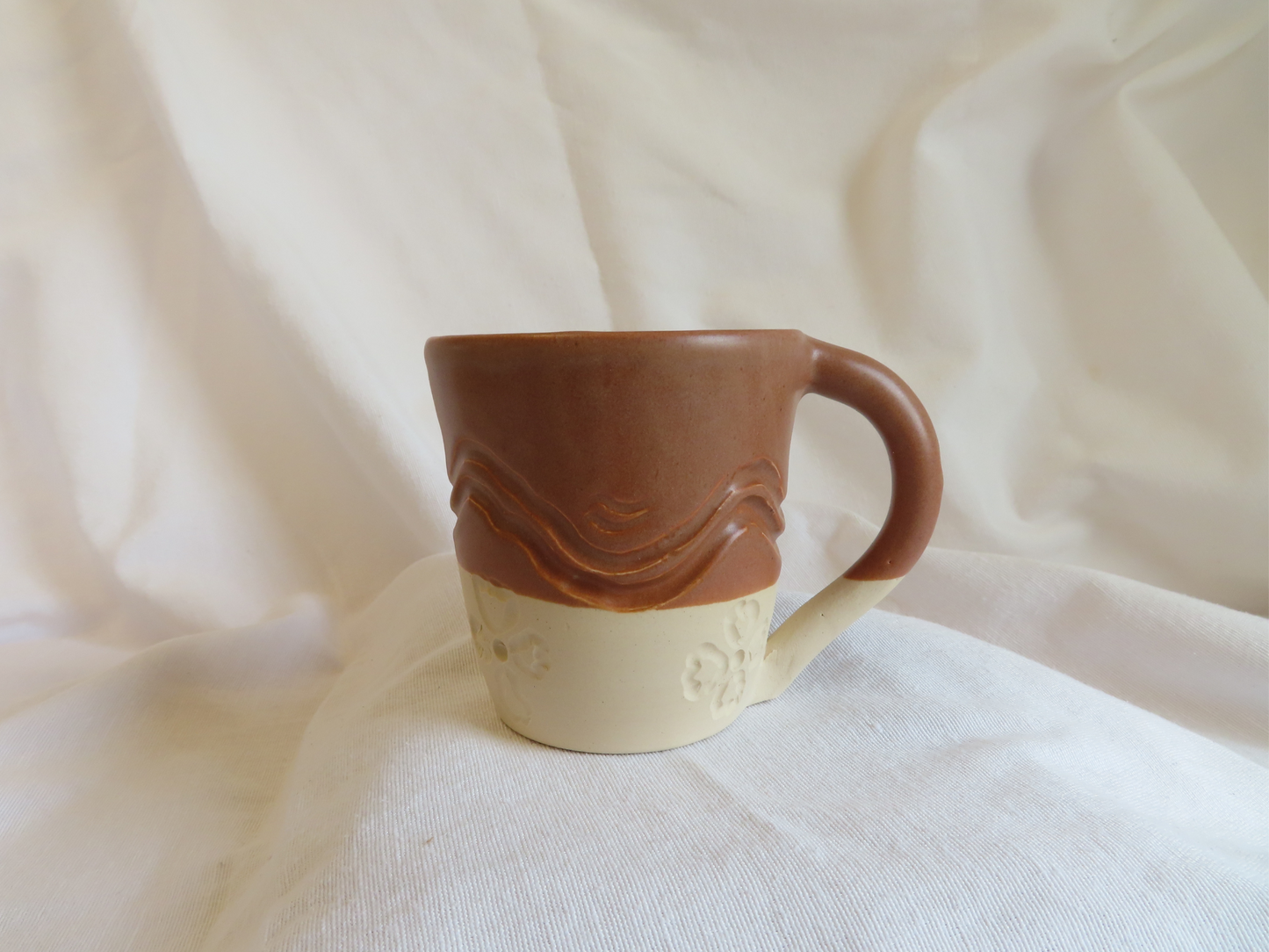 Carved Mug in Hazelnut Satin
