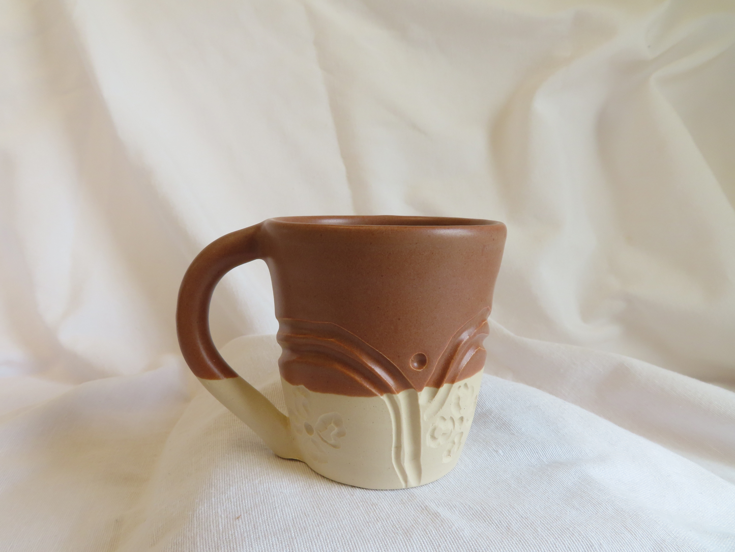 Carved Mug in Hazelnut Satin